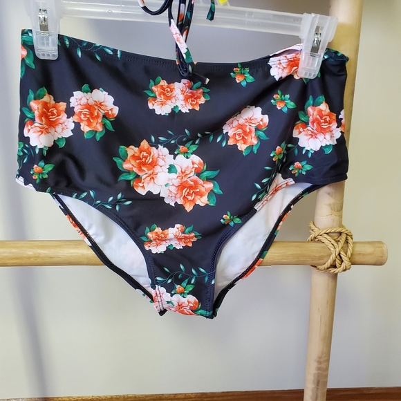 Swimsuit - Picture 7 of 7